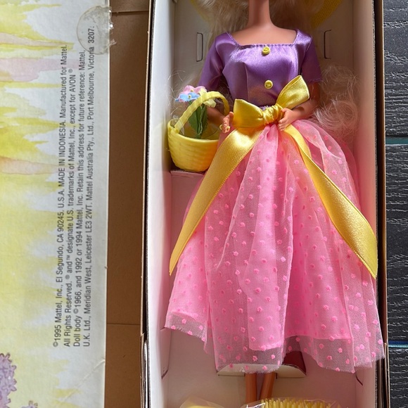 - ✨ Vintage NRFB Spring Blossom Barbie ~ Avon exclusive - Picture 3 of 10